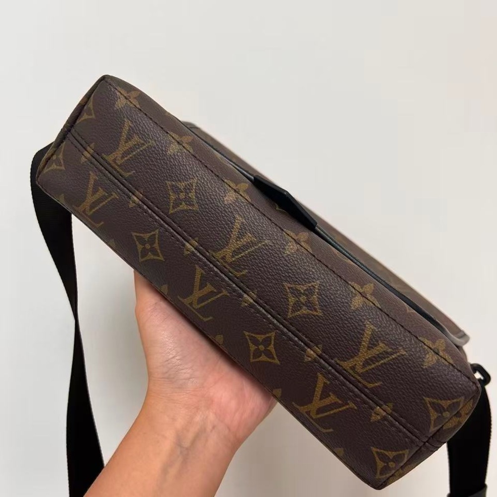 Louis Vuitton Brown and Tan Monogram Bag - Picture 4 of 9